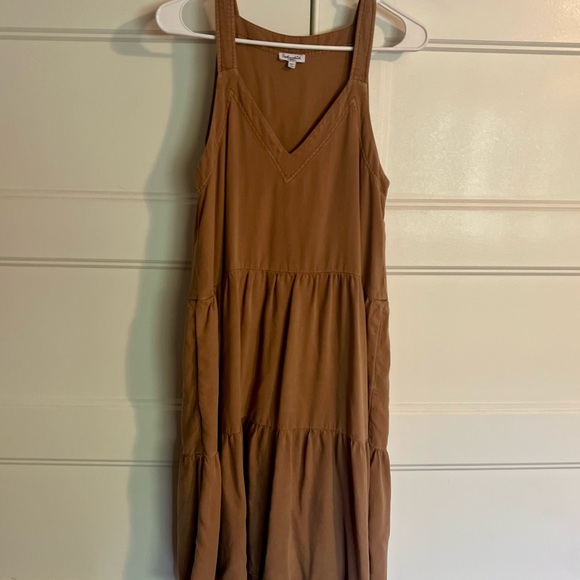 Splendid Dresses & Skirts - Splendid Brown Tiered V-Neck Sleeveless Dress